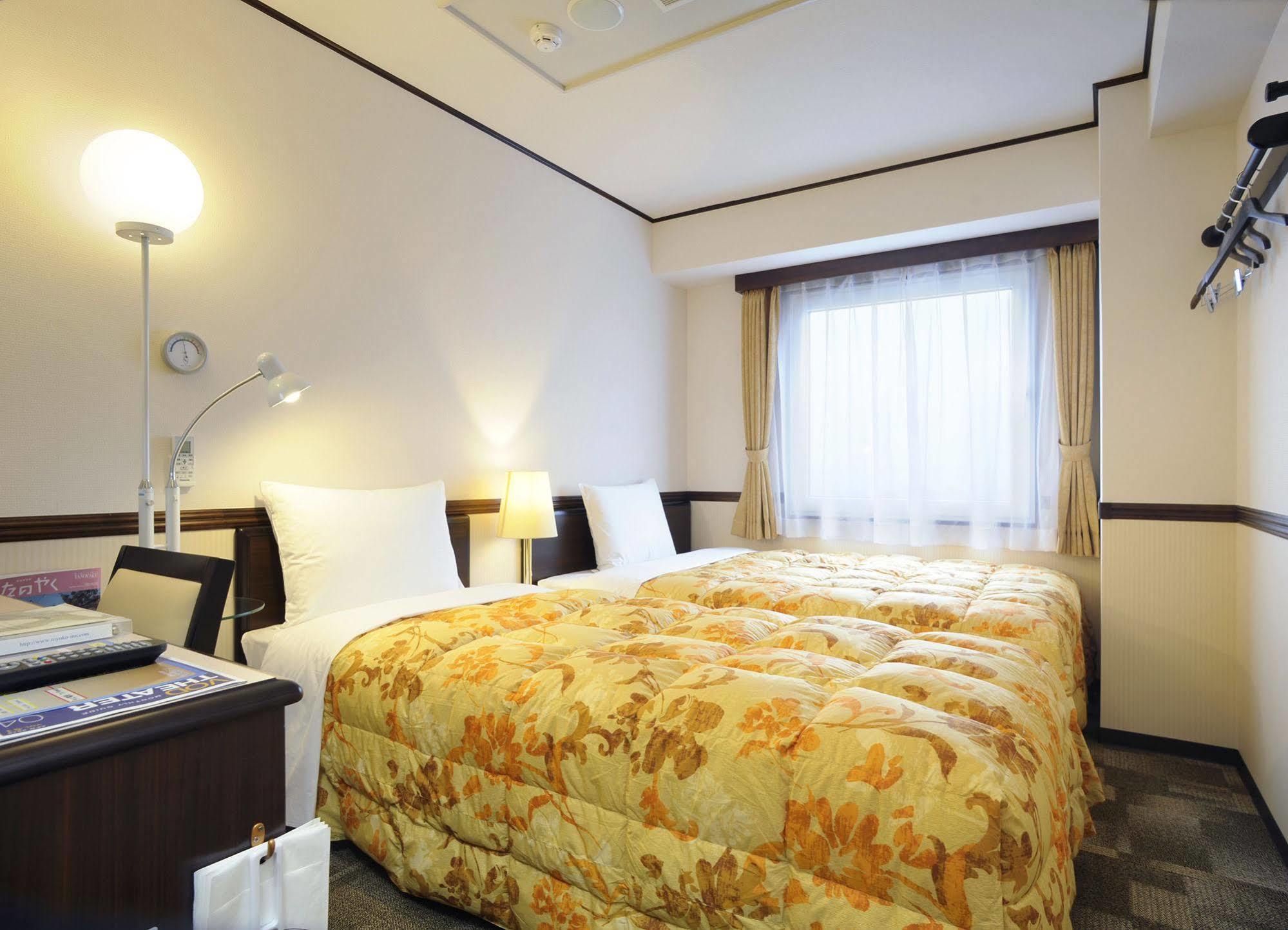Toyoko Inn Takasaki Eki Nishi Guchi No 2 Exterior foto